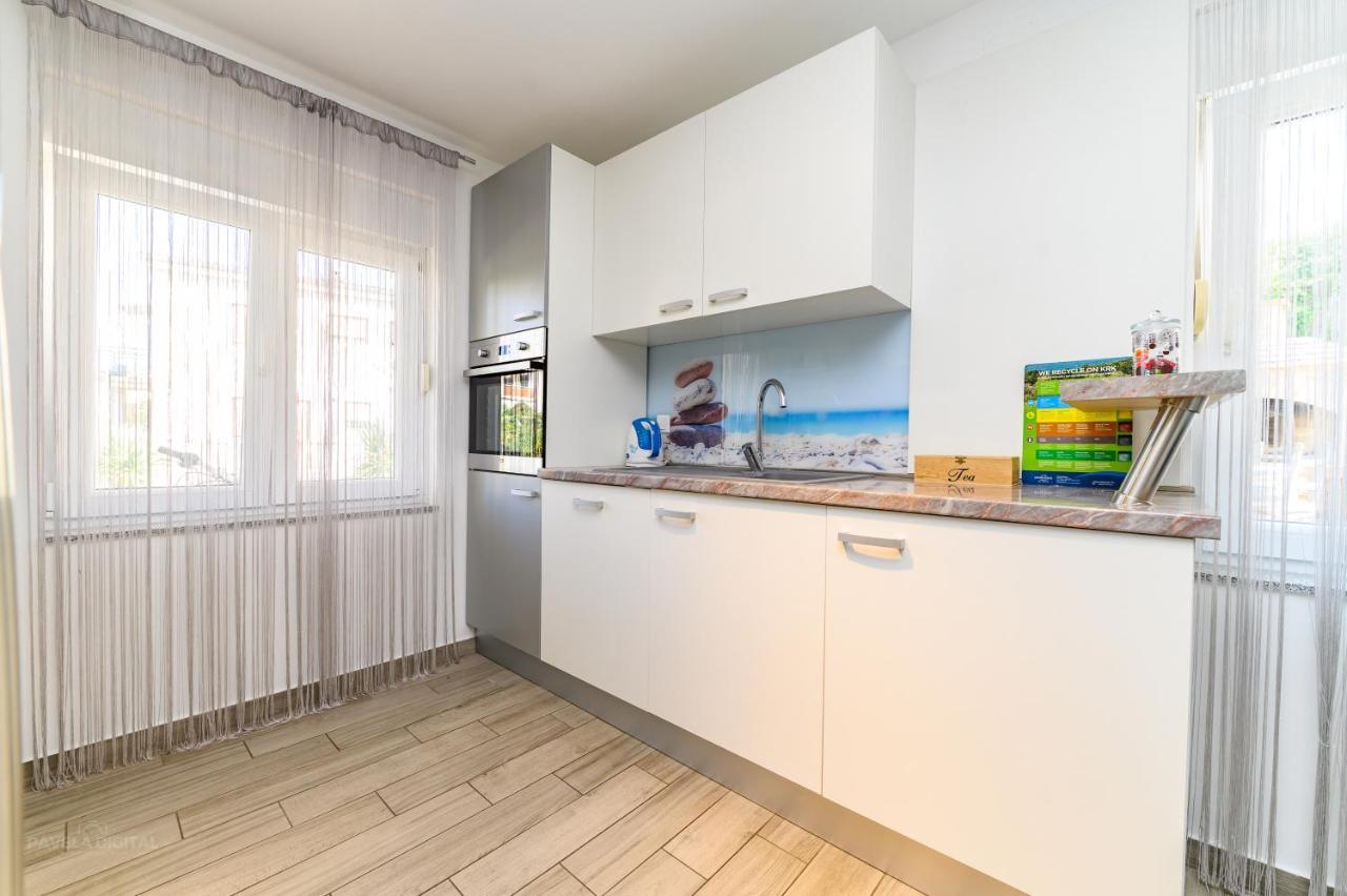 Apartments Maksim And Timon Veglia Exterior foto