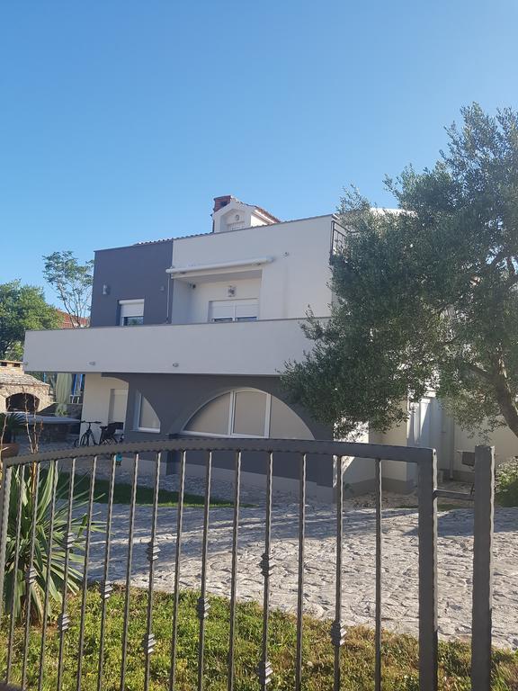 Apartments Maksim And Timon Veglia Exterior foto